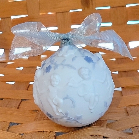 2004 LLADRO CHRISTMAS BALL - Picture 2 of 6